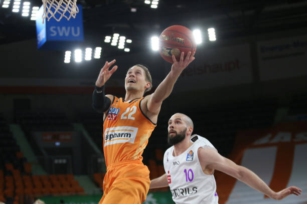 执教新赛季前两轮就被炒，滕哈格刷新德甲教练最快下课纪录