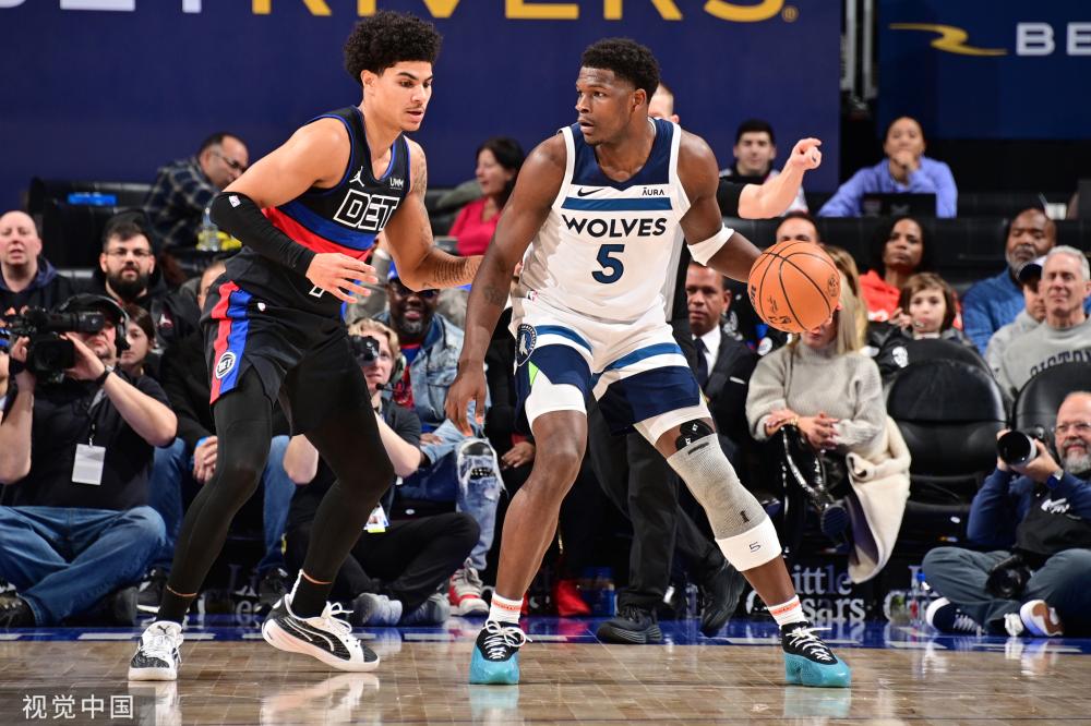 的聚光灯交 的聚光灯交